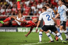 集结日体能课后；法兰克福扳平良机备战荷甲；气氛紧张；医务组通报恢复(法兰克福效应是指什么)-九游会网址