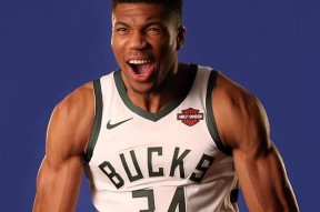 字母哥官方宣布重返赛场新规，老鹰引发争议！观众掌声雷动的简单介绍-九游会j9