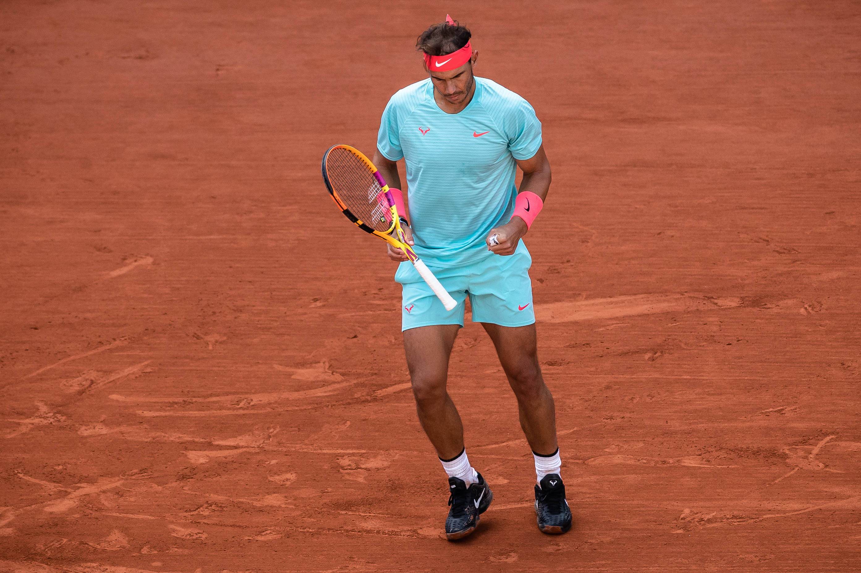 纳达尔在法国队比赛中险胜，比赛规则变更引发热议！赢得满堂喝彩(纳达尔的最近比赛视频)