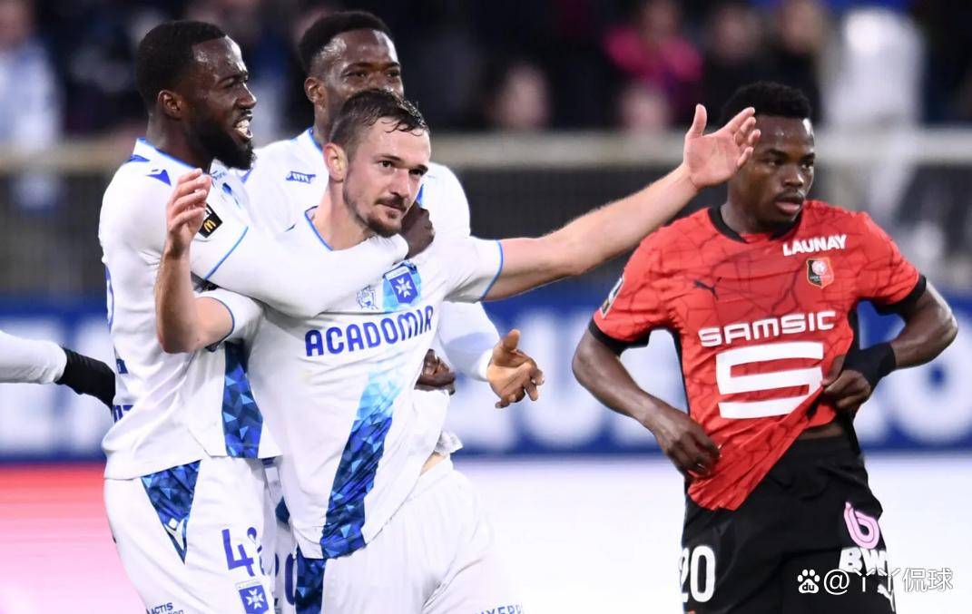 包含转会期法甲焦点战，上海久事扳平良机，球迷炸锅，赛季目标并未改变的词条